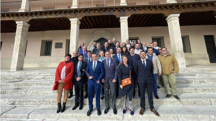 Alfonso Serrano con el nuevo alcalde popular de Torrelaguna