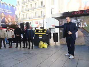 Cibeles se apoya en la magia para concienciar sobre la limpieza en las calles
