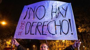 Sexta concentración en los alrededores de la sede del PSOE