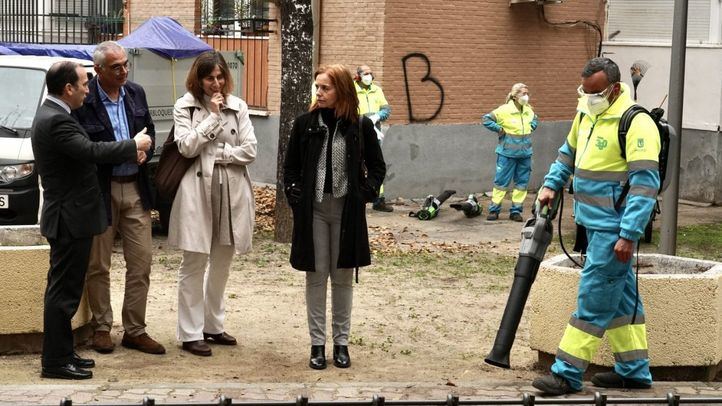 La campaña de la recogida de la hoja 2023 del Ayuntamiento de Madrid, que arrancó el 1 de noviembre, activa desde este miércoles, día 15, el cien por cien de su dispositivo