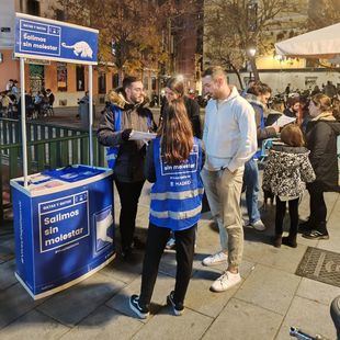 La patrulla municipal que cuida de la convivencia entre ocio y descanso
