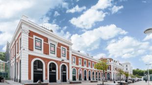 Enfado vecinal por la privatización de la plaza de Príncipe Pío