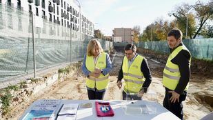 Colocación de la primera piedra de dos promociones de la Empresa Municipal de la Vivienda y el Suelo de Madrid (EMVS)