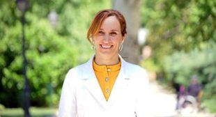 Mónica García, de la pancarta al Consejo de Ministros