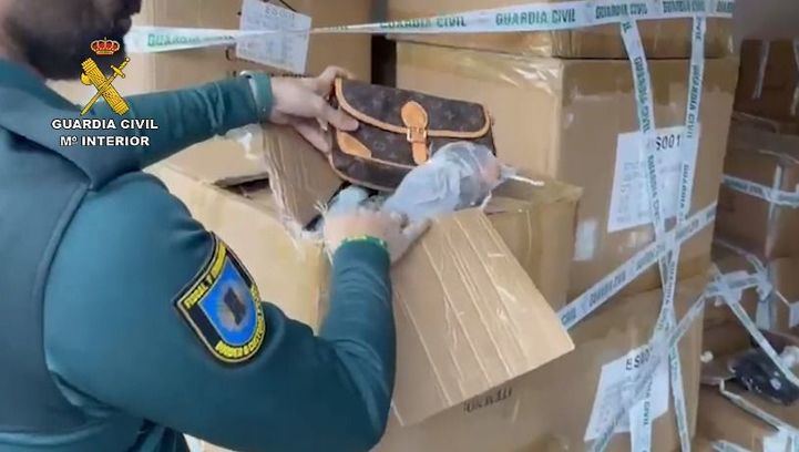 Material falsificado intervenido por la Guardia Civil