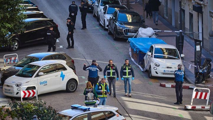 Agentes de la Policía Nacional y Municipal en el lugar del disparo