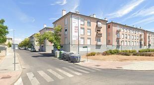 Calle Cáceres, en Aranjuez, donde se ha desalojado a los vecinos por un socavón