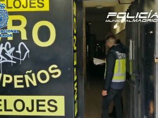 Inspección policial en casas de compra-venta de oro