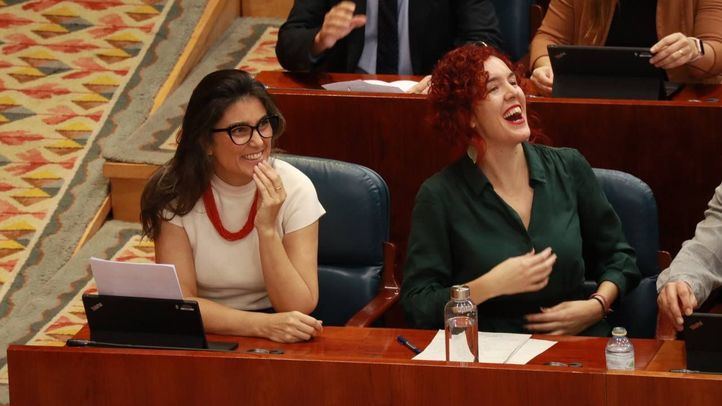 Manuela Bergerot y María Pastor en el Pleno de la Asamblea de Madrid
