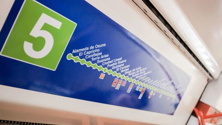 Cartel del interior de un vagon de la línea 5 de metro.