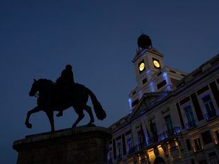 Iluminación de la fachada de la Real Casa de Correos