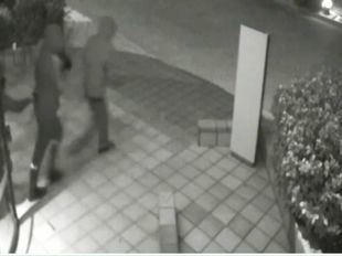 Imagen de una cámara de seguridad de uno de los lugares asaltados por la banda de 'Cristofer'