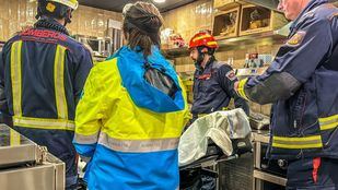 Un joven resulta herido por una trituradora mientras trabajaba en un restaurante.