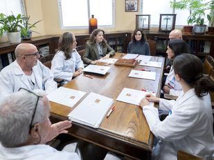 La presidenta de la Comunidad de Madrid, Isabel Díaz Ayuso, visita las nuevas instalaciones del Centro Sanitario Sandoval