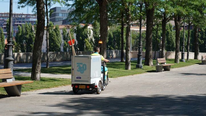 Carro eléctrico del servicio de limpieza del Ayuntamiento