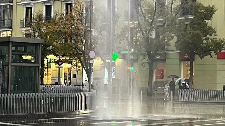 Una columna de agua ha vuelto a brotar en Goya en forma de géiser