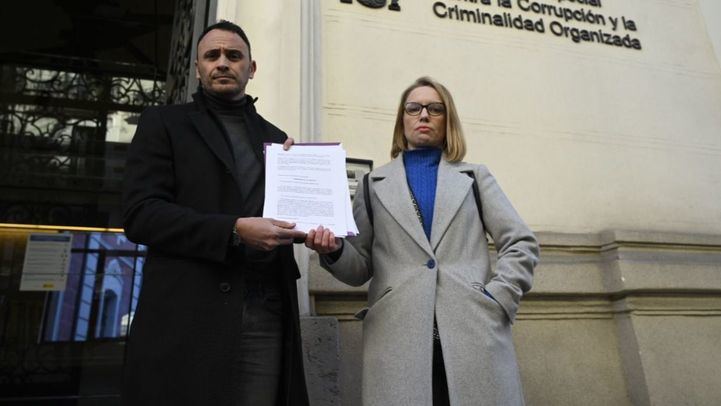 Roberto Sotomayor y Carolina Alonso cuando Podemos llevó a Borja Carabante a la fiscalía por los contratos de su hermano