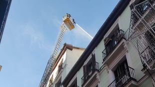 Incendio en la cocina de un restaurante en la calle Ballesta, en el centro de Madrid