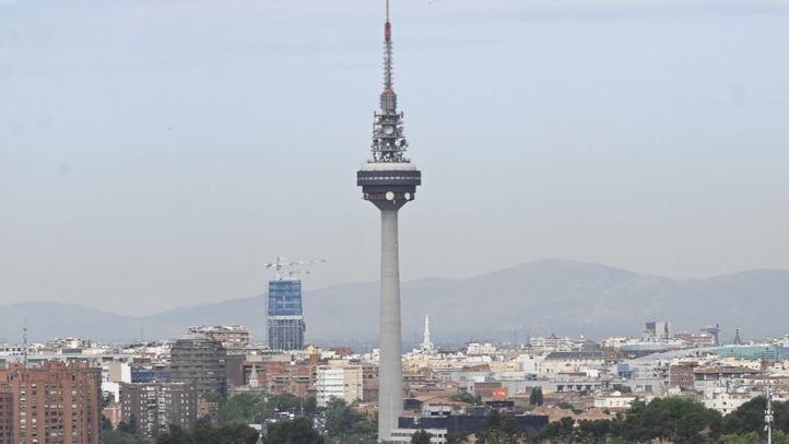 Vistas de Torrespaña desde el Parque de la Cuña Verde de Moratalaz