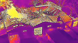 Arden tres naves de una empresa de eventos en Paracuellos de Jarama