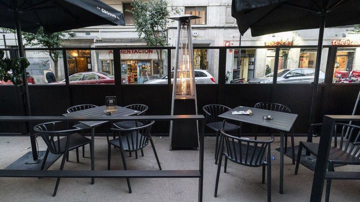 Estufa en una terraza de un bar de Madrid.