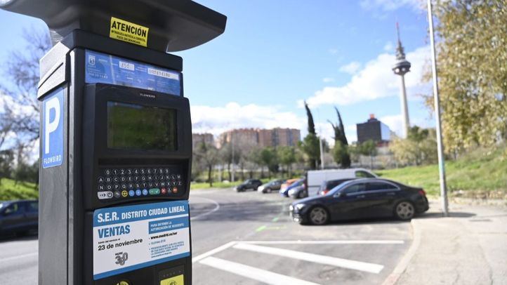 Parquímetros del Servicio de Estacionamiento Regulado (SER) en el barrio de Ventas