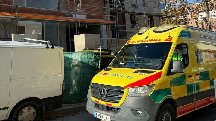 Herido muy grave un obrero al caer desde una construcción de 8 metros