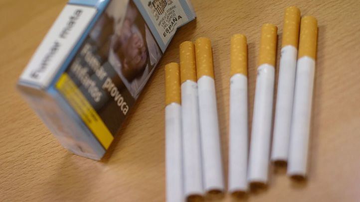 'Nofumadores' presenta cerca de 188.000 firmas a Sanidad para prohibir fumar en terrazas de hostelería