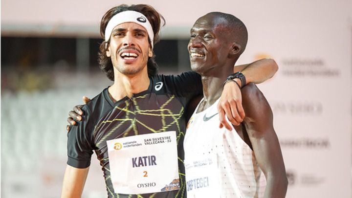 Mo Katir venció en la edición de 2021 en un duelo con el Ugandés Cheptegei, que se impuso al año siguiente.