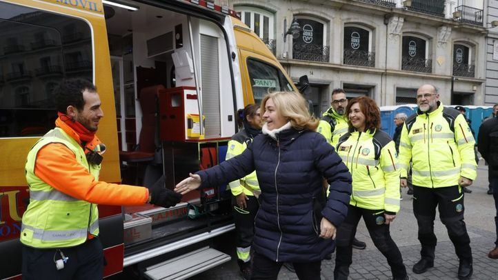 La vicealcaldesa de Madrid y delegada de Seguridad y Emergencias, Inma Sanz, muestra los dos vehículos de SAMUR-PC