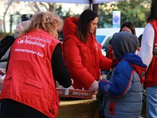 La Fundación Madrina reparte regalos, roscón y chocolate a niños vulnerables