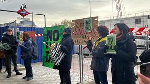 'No a la Tala' se concentra en Atocha y advierte que la tala de Atocha pone en peligro la delcaración de Patrimonio de la Humanidad. Madrid, a 9 de enero de 2024.