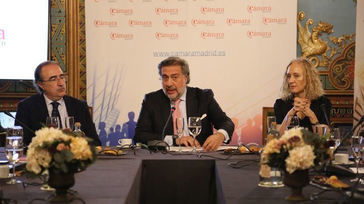 De izquierda a derecha: vicepresidente de la Cámara de Comercio de Madrid, Alfonso Calderón, y presidente de la entidad cameral, Ángel Asensio