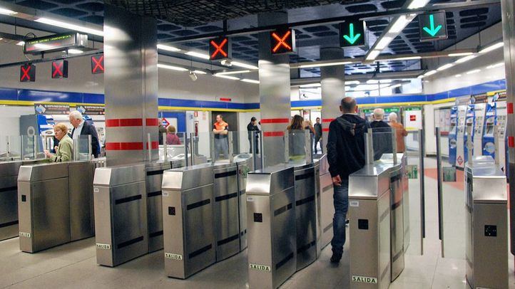 Tornos de entrada y salida de Metro