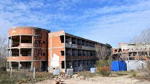 El Ayuntamiento de Villaviciosa de Odón inicia las obras de demolición del edificio inacabado que se planificó como Centro de Investigación y Tratamiento Oncológico (CITO)