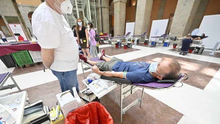 Donación de sangre en la Real Casa de Correos