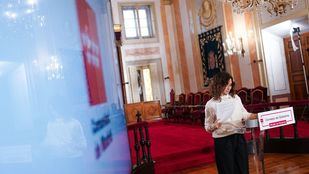 Ayuso comparece desde el Ayuntamiento de Alcalá de Henares