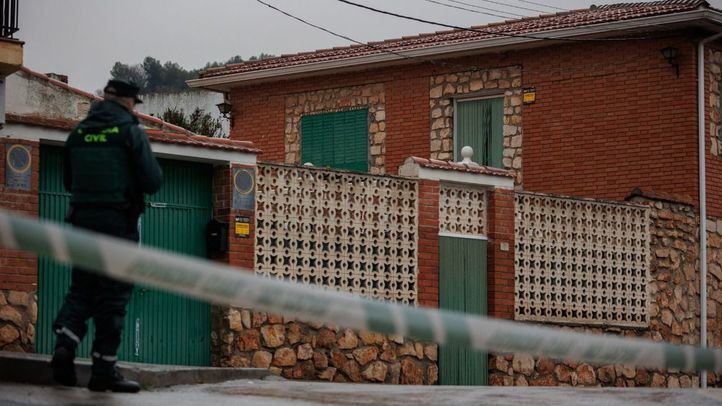 Fachada de la casa donde han hallado a tres hermanos ancianos asesinados y quemados, a 19 de enero de 2024, en Morata de Tajuña