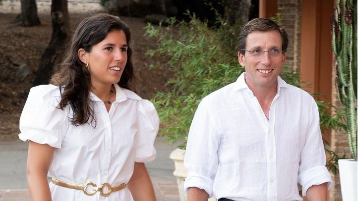 José Luis Martínez-Almeida y Teresa Urquijo acudieron este verano a la preboda de Luisa Bergel y Cristian Flórez en Sotogrande