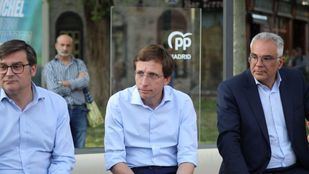Almeida en un acto de campaña junto a Gonzalez e Izquierdo