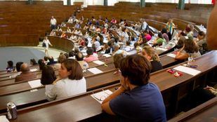 Miles de personas optan a 78 plazas públicas en las oposiciones municipales de Madrid
