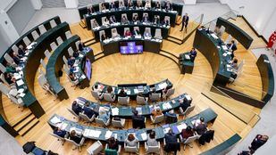 Almeida y la oposición chocan en el primer Pleno del año: “Quieren dañar la imagen de Madrid”