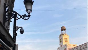 Cámara de videovigilancia en la confluencia de Arenal con Sol