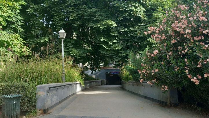 Estado actual del acceso al pasaje subterráneo desde el parque de El Retiro