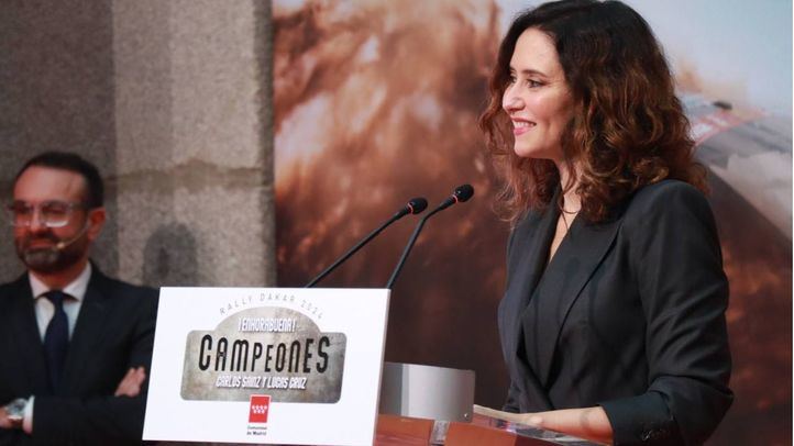 Isabel Díaz Ayuso participa en el homenaje al piloto madrileño Carlos Sainz y a su copiloto, Lucas Cruz, vencedores del Rally Dakar 2024