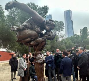 Escultura 'El Beso'