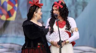 Lorenzo Caprile da la bienvenida al Carnaval disfrazado de la Duquesa de Alba