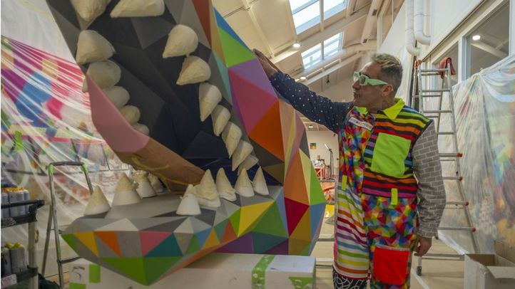 Okuda San Miguel crea un dragón en El Corte Inglés que 'abandera la multiculturalidad y la convivencia'