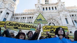 Manifestación en Cibeles contra la 'mascletà' y "sus consecuencias" sobre la fauna y flora