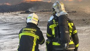 Bomberos de la Comunidad con su uniforme de intervención azul